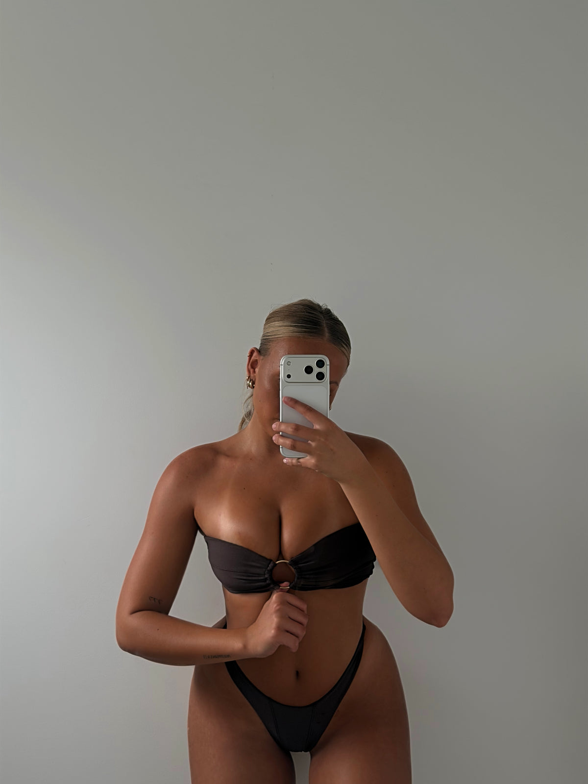 RUPI BANDEAU BIKINI TOP - BROWN